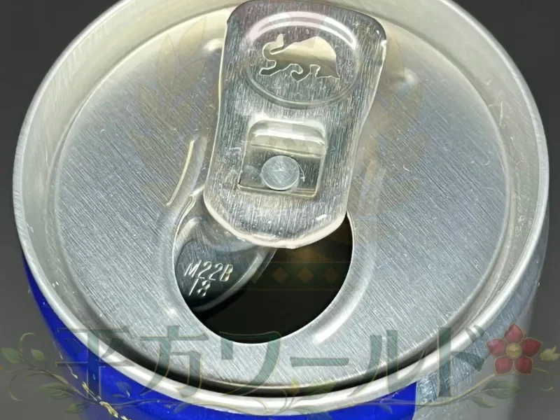 レッドブル(オリジナル)の特徴的なロゴ入りグリーンのプルタブ部分