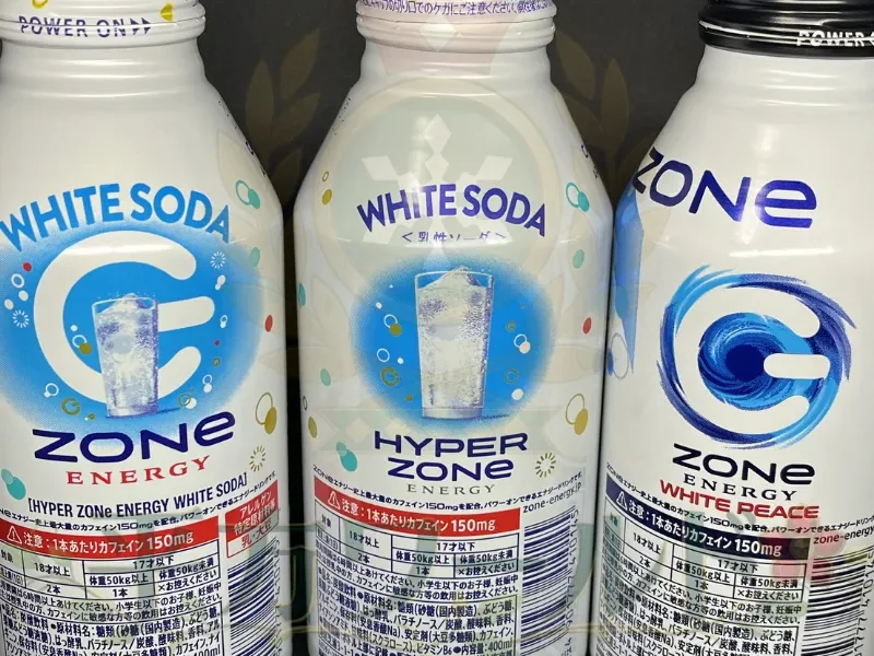 HYPER ZONe ENERGY WHITE SODAとWHITE PEACEの背面表示を並べた比較写真