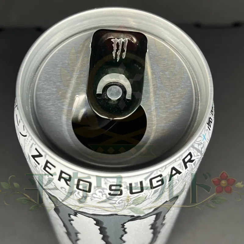 旧デザインのモンスター ウルトラ缶上部と英語表記のZERO SUGAR部分