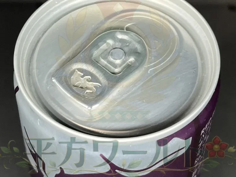 レッドブル パープルエディションの缶上部とプルタブを写した写真