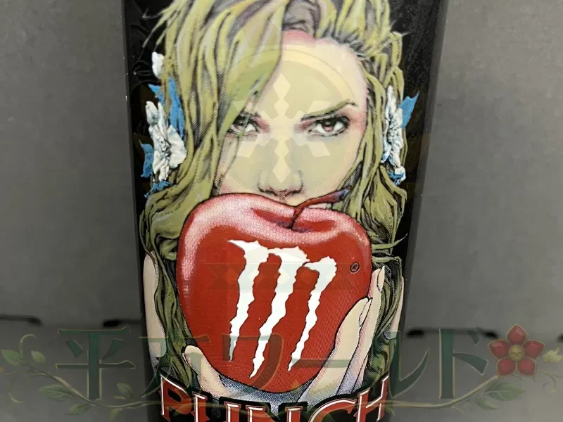 モンスター バッドアップルの女性イラストと赤いリンゴが描かれた正面デザインの写真
